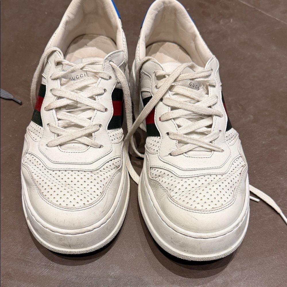 Men’s Gucci Cream Sneakers with Red and Green Accents